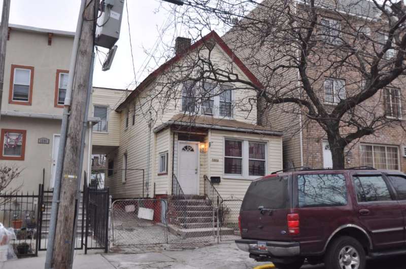 1293 chisholm st, Bronx, NY 10459 (Off Market NYStateMLS Listing 10349749)