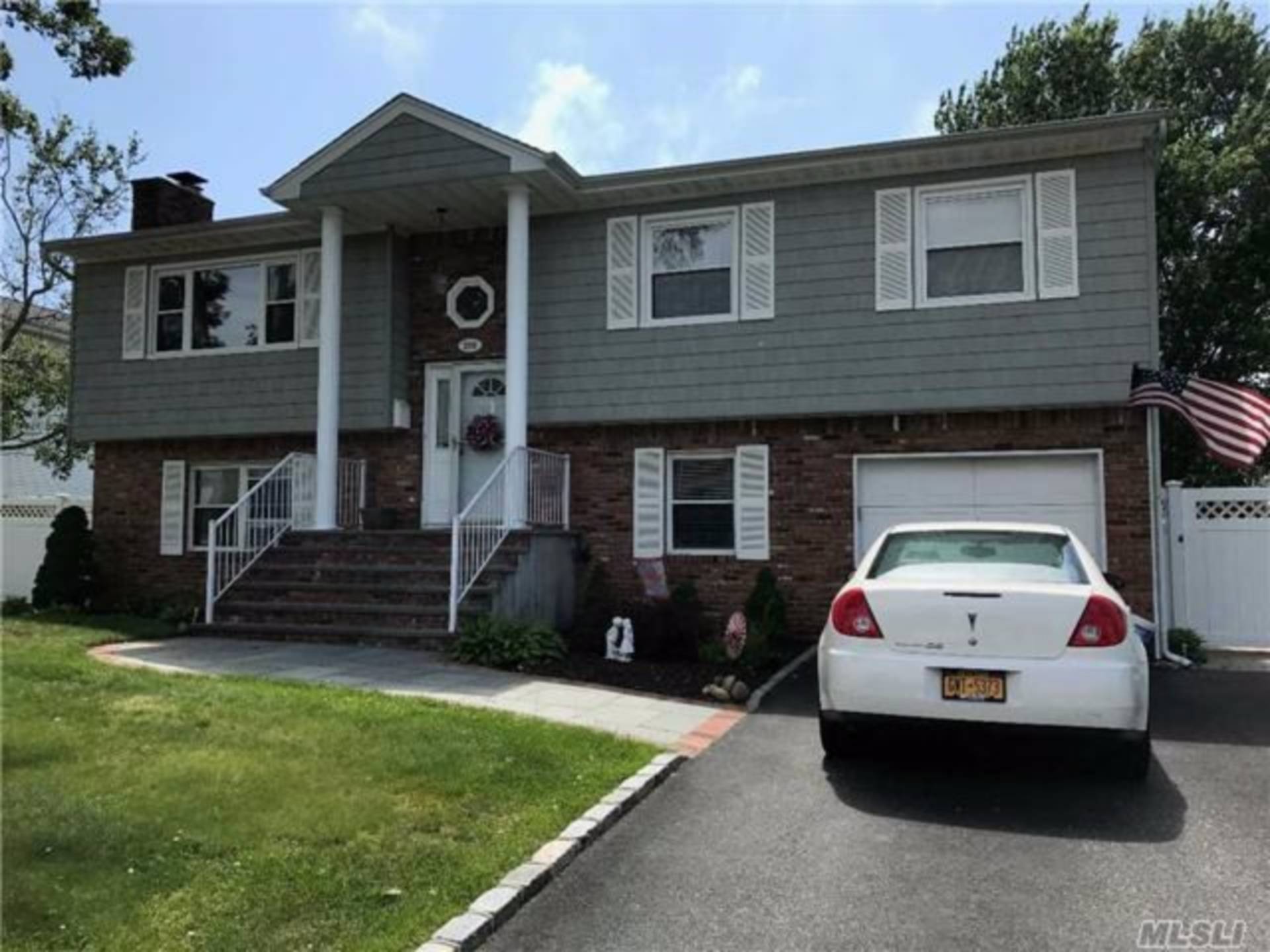 209 McCall Ave, West Islip, NY 11795 (Sold NYStateMLS Listing 10402800)