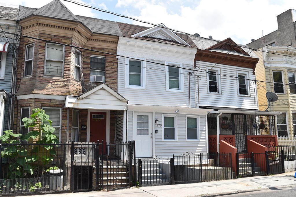 1370 PLIMPTON AVE, BRONX, NY 10452 (Sold NYStateMLS Listing #10405149)