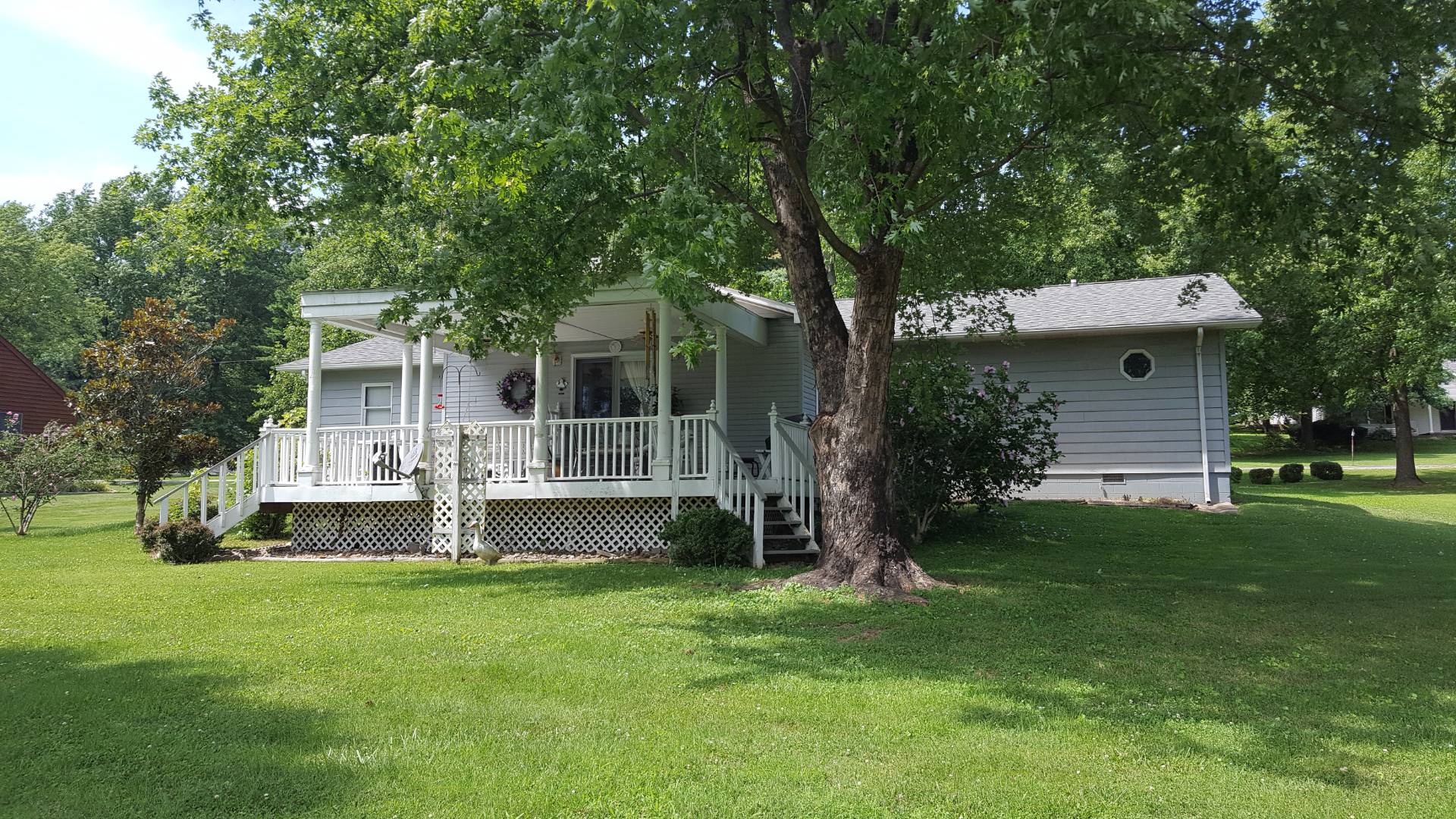 SALE PENDING!!! 721 West South Street, Grayville, IL 62844 (Sold