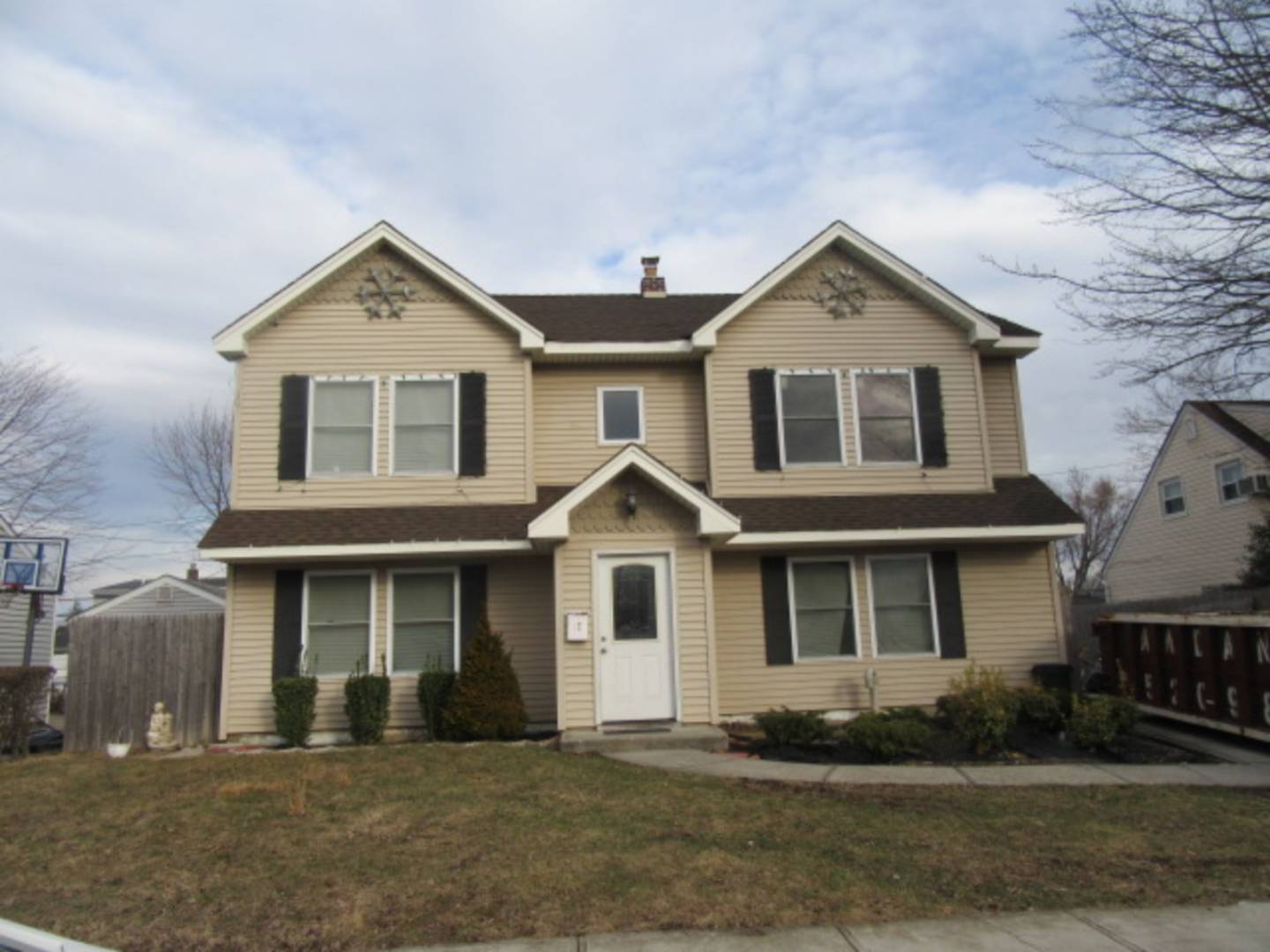 17 Academy Ln., Levittown, NY 11756 (Sold NYStateMLS Listing #10465984)