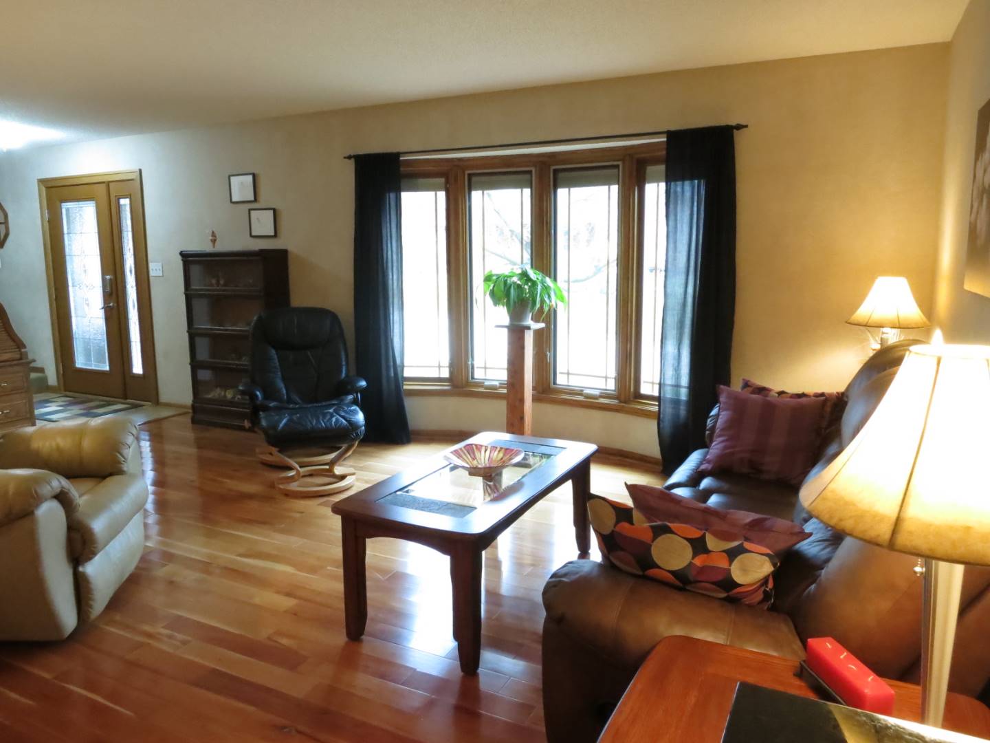 8023 Maple Drive, Urbandale, IA 50322 (Off Market MyStateMLS Listing