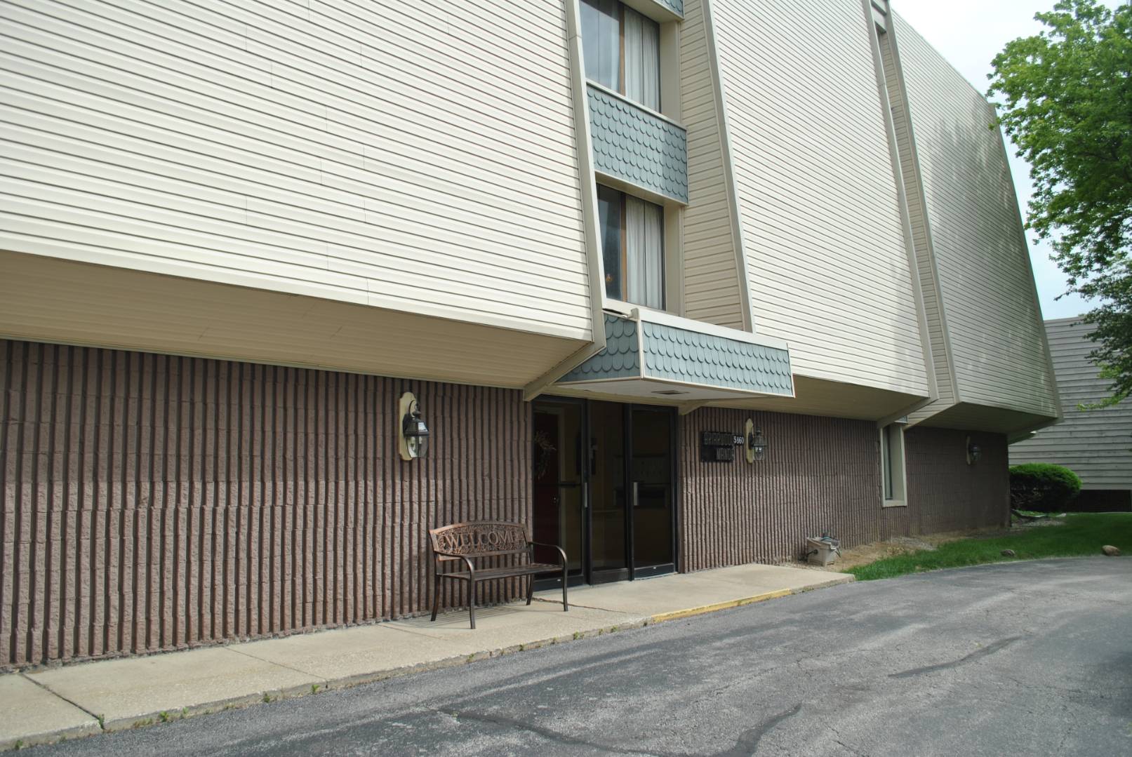 5860 Cresthaven Lane, 4C, Toledo, OH 43614 (Off Market MyStateMLS Listing 10616316)