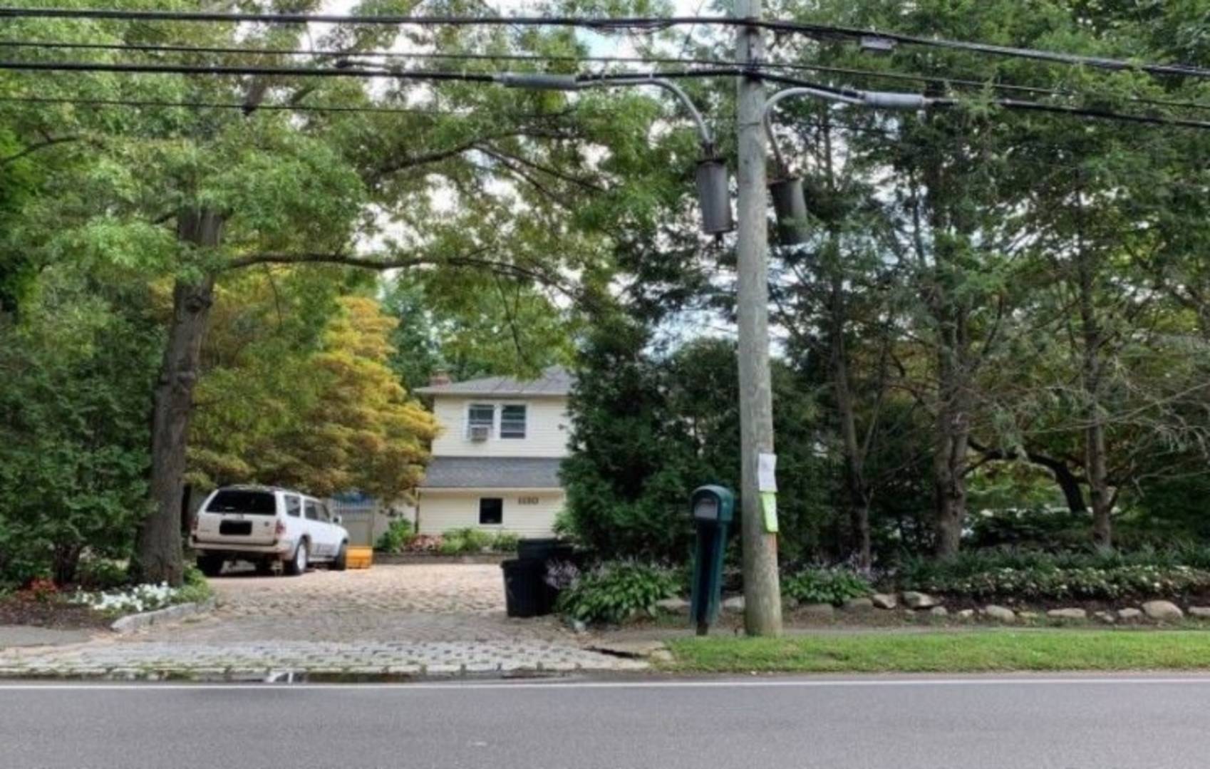 1130 Carlls Straight Path, Dix Hill, NY 11746 (Off Market NYStateMLS