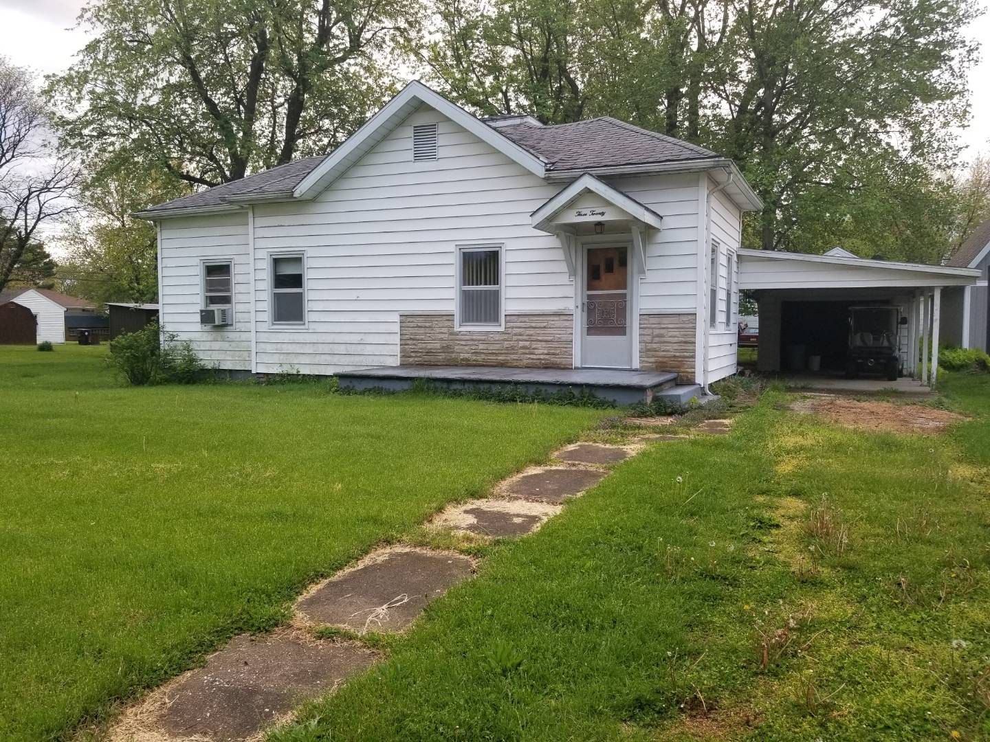 320 Palm Street, Roodhouse, IL 62082 (Sold MyStateMLS Listing #10885843)