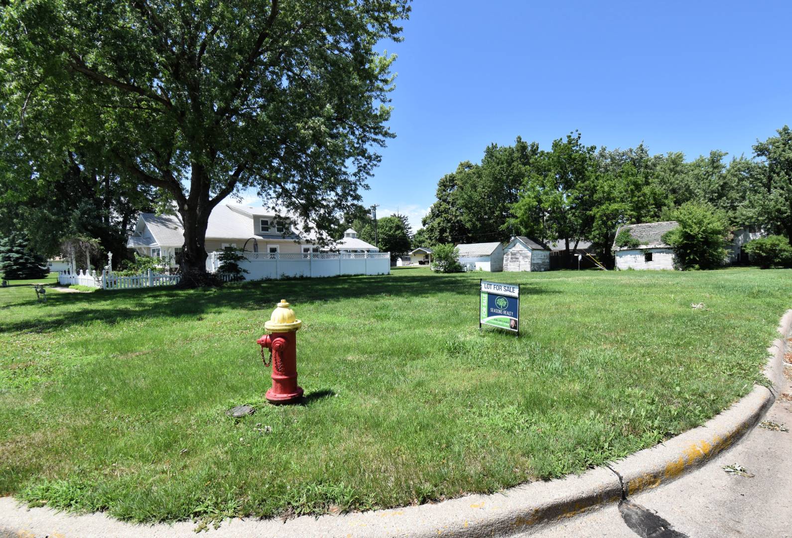 802 w park st, albion, NE 68620 (Sold NYStateMLS Listing 10918481)