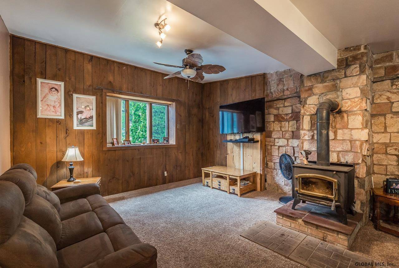 135 Brookside Ave, Amsterdam, NY 12010 (Sold NYStateMLS Listing 10927519)