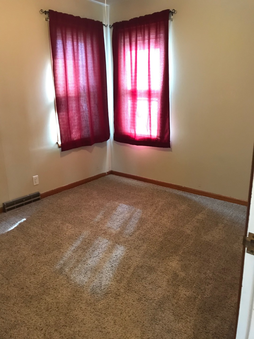 812 N. Wabash Ave., Norton, KS 67654 (Sold NYStateMLS Listing 10937673)